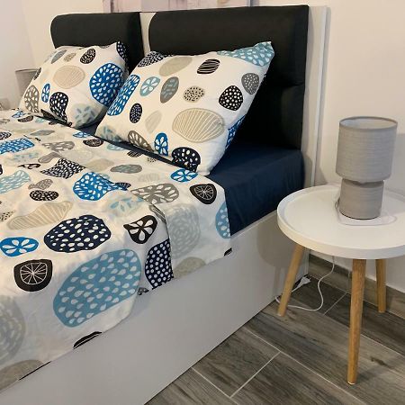 Garsoniera De La Mare Apartment นาโวดาริ ภายนอก รูปภาพ
