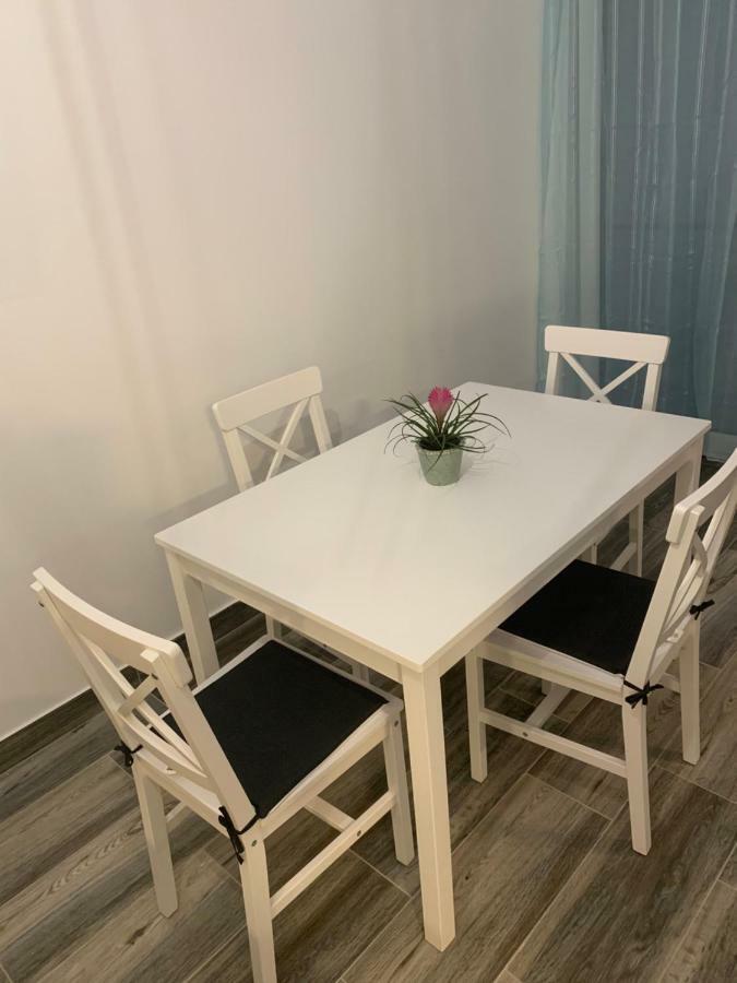 Garsoniera De La Mare Apartment นาโวดาริ ภายนอก รูปภาพ
