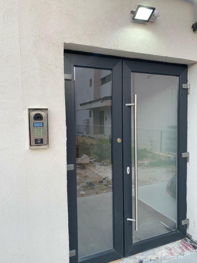 Garsoniera De La Mare Apartment นาโวดาริ ภายนอก รูปภาพ