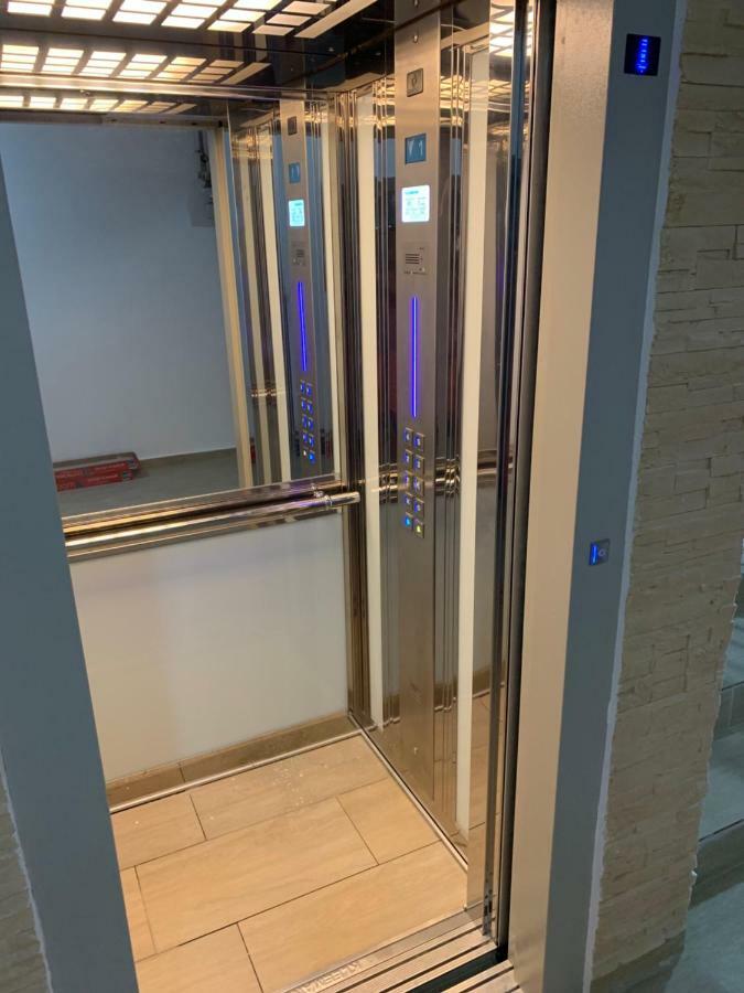 Garsoniera De La Mare Apartment นาโวดาริ ภายนอก รูปภาพ