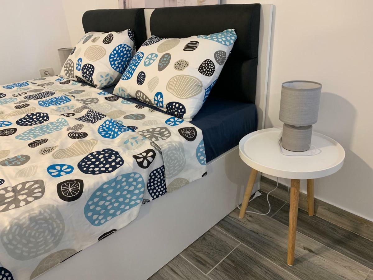Garsoniera De La Mare Apartment นาโวดาริ ภายนอก รูปภาพ