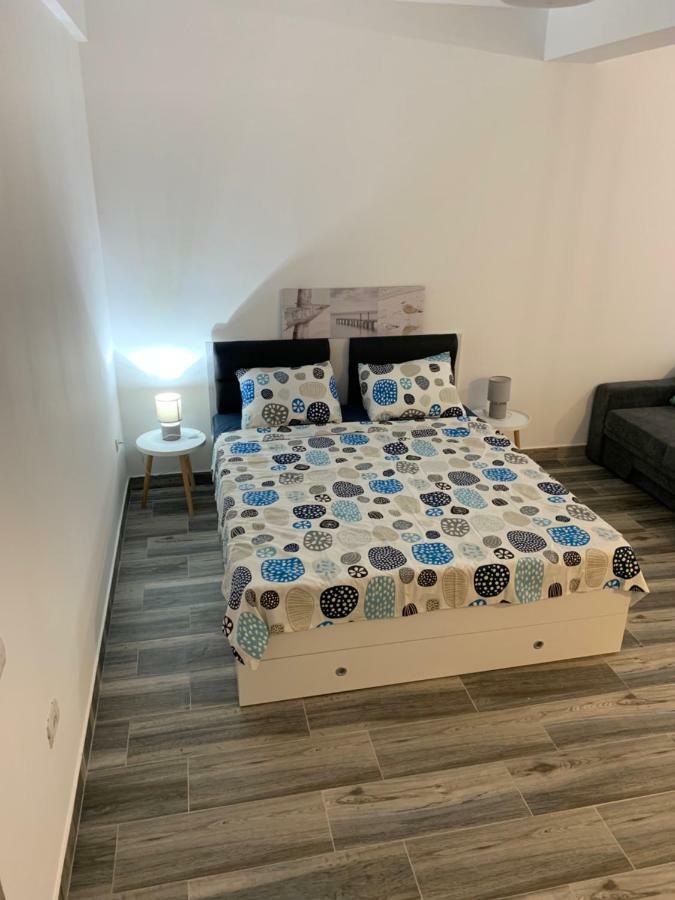 Garsoniera De La Mare Apartment นาโวดาริ ภายนอก รูปภาพ